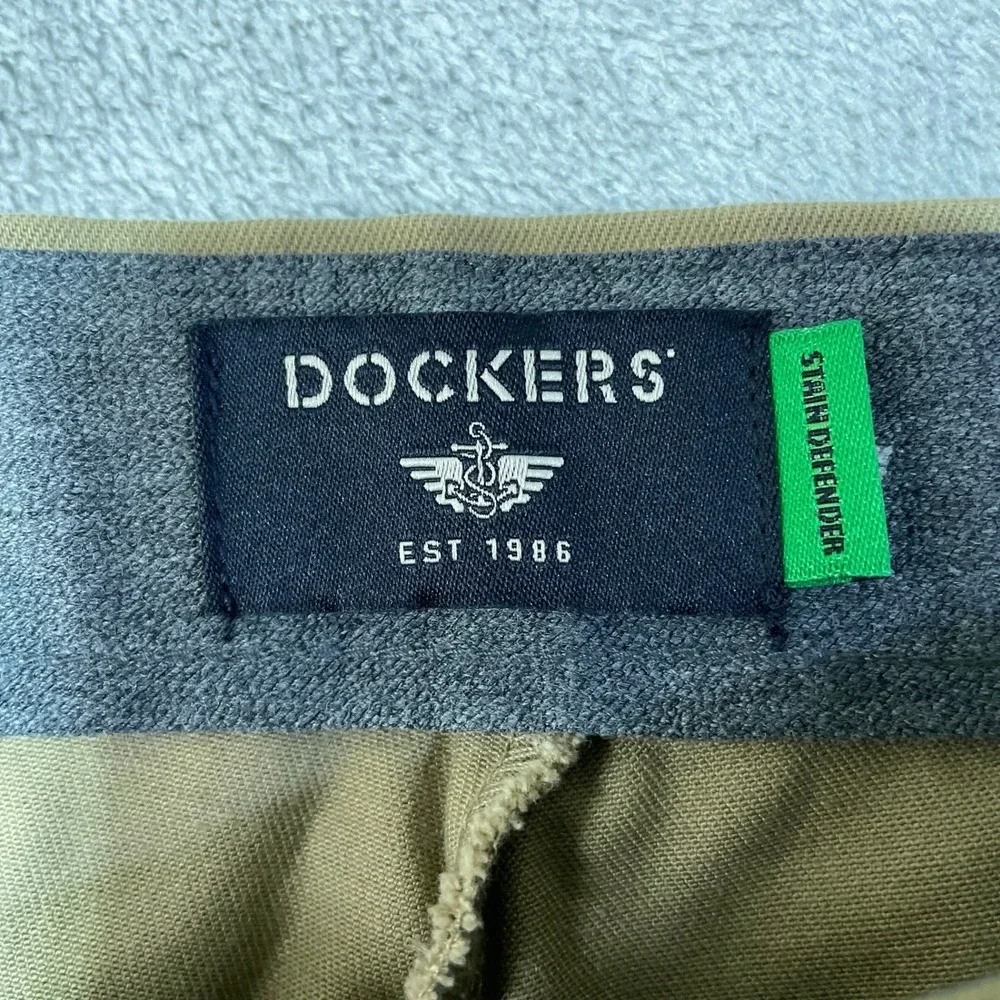 NWT Dockers Signature Khaki Pants Men's 34x32 Tan Cotton Classic Fit